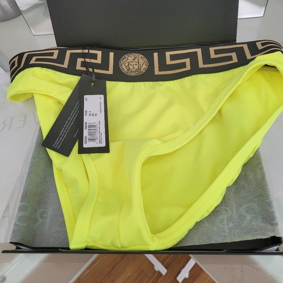 VERSACE MEN'S GRECA BORDER SWIM BRIEFS IT 4 NEW WITH TAGS - Picture 8 of 8